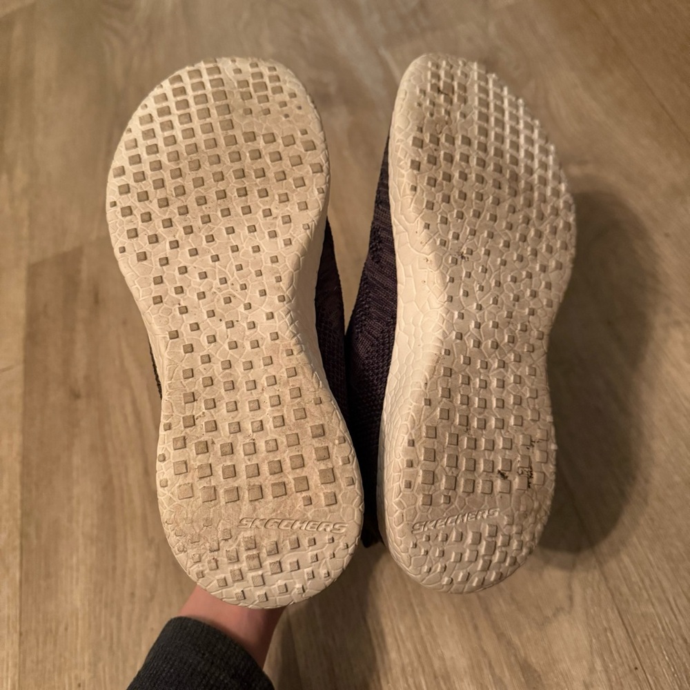 Sketchers memory foam sneakers. Size 6.5 - Picture 4 of 5